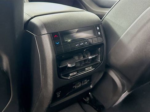 Used 2025 Jeep Grand Cherokee L Laredo image 24