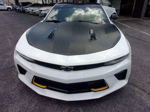 Used 2018 Chevrolet Camaro SS RWD image 2