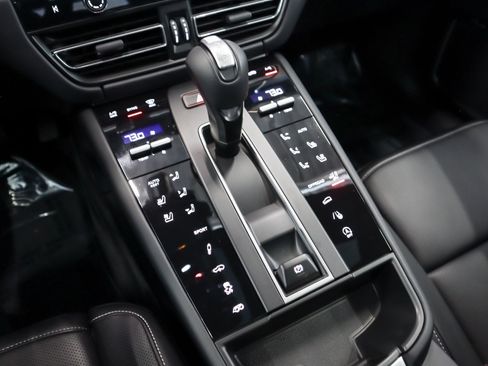 Used 2025 Porsche Macan GTS image 19