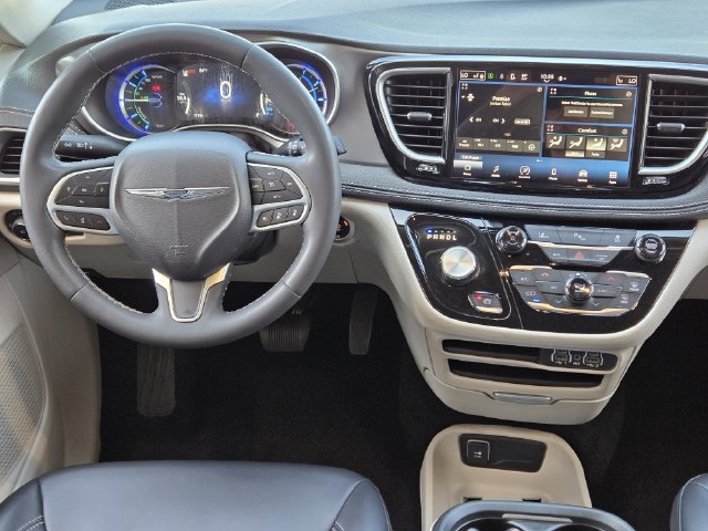 Certified 2023 Chrysler Pacifica Touring-L FWD image 25