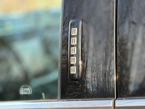 Used 2023 Ford F150 Lariat image 9