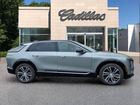 New 2026 Cadillac Lyriq Luxury AWD/4WD image 5