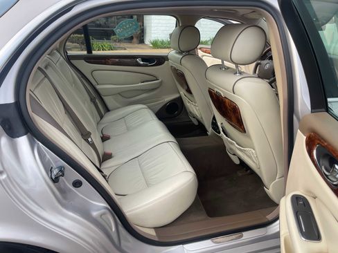 Used 2006 Jaguar XJ8 L XJ VANDEN PLAS SEDAN 4D image 11