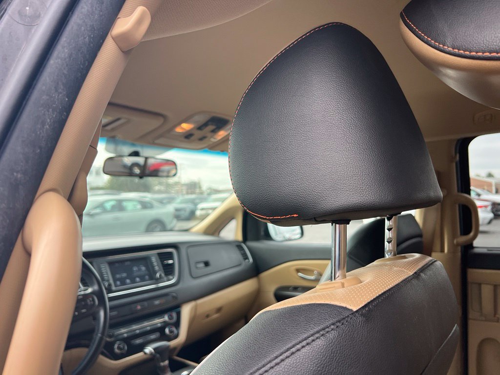 Used 2019 Kia Sedona EX FWD image 9