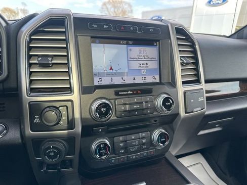 Used 2017 Ford F150 Platinum w/ Equipment Group 701A Luxury image 4