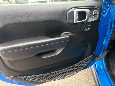 Used 2022 Jeep Wrangler Willys image 10