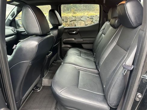 Used 2021 Toyota Tacoma TRD Off-Road w/ TRD Premium Off Road Package image 12