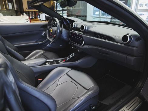Used 2019 Ferrari Portofino image 43