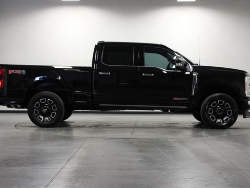 Used 2023 Ford F350 Platinum image 3