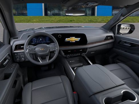 New 2026 Chevrolet Suburban LT w/ Comfort Package AWD/4WD image 4
