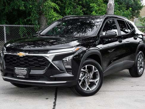 Used 2024 Chevrolet Trax LT w/ Driver Confidence Package FWD image 11