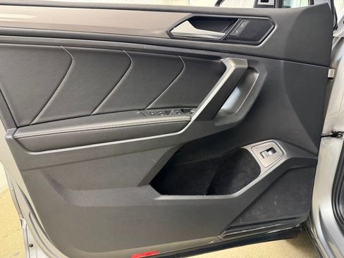 Used 2022 Volkswagen Tiguan SE image 8