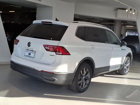 Used 2022 Volkswagen Tiguan SE image 4