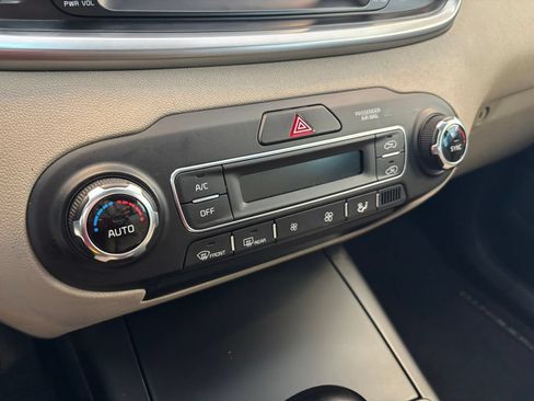 Used 2019 Kia Sorento AWD V6 image 21