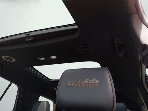 Used 2022 Chevrolet Traverse High Country image 44