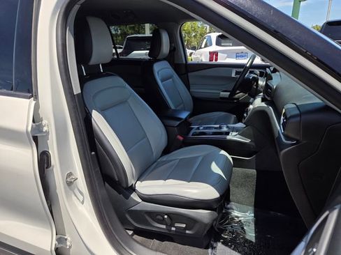 Used 2021 Ford Explorer XLT w/ Equipment Group 202A AWD/4WD image 18
