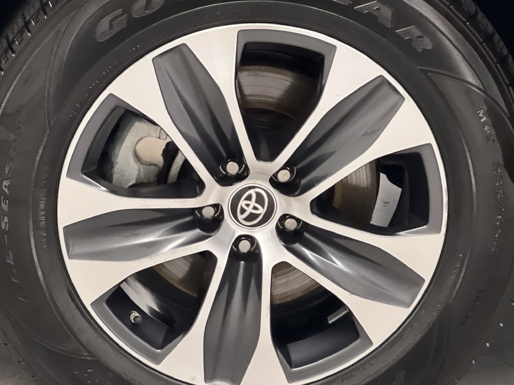 Used 2025 Toyota Highlander XLE FWD image 81