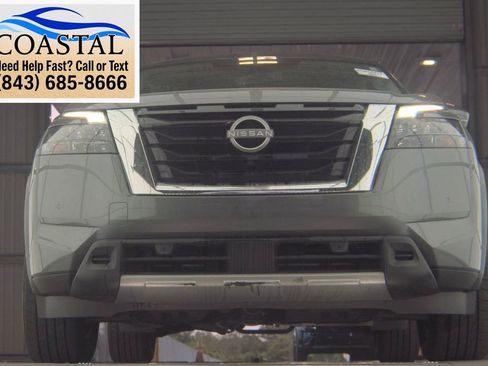 Used 2025 Nissan Pathfinder SL AWD/4WD image 13