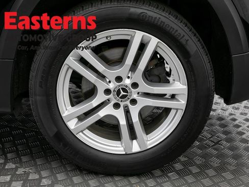 Used 2021 Mercedes-Benz GLB 250 4MATIC w/ Premium Package image 34