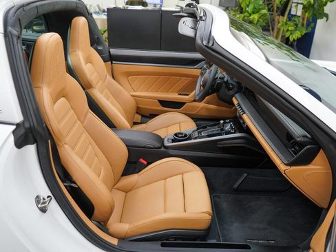 Used 2024 Porsche 911 Targa 4S w/ Premium Package image 84