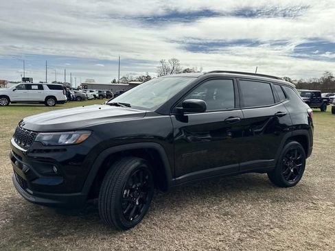 New 2026 Jeep Compass Latitude AWD/4WD image 18