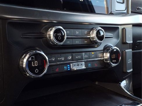 Used 2021 Ford F150 Lariat image 9