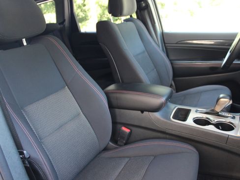 Used 2016 Jeep Grand Cherokee Laredo 75th Anniversary image 18