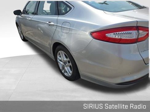 Used 2015 Ford Fusion SE w/ Equipment Group 202A FWD image 9