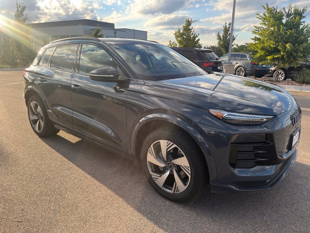 Used 2025 Audi Q6 e-tron Premium Plus w/ Premium Plus AWD/4WD image 2