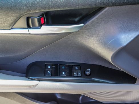 Used 2018 Toyota Camry SE FWD image 34