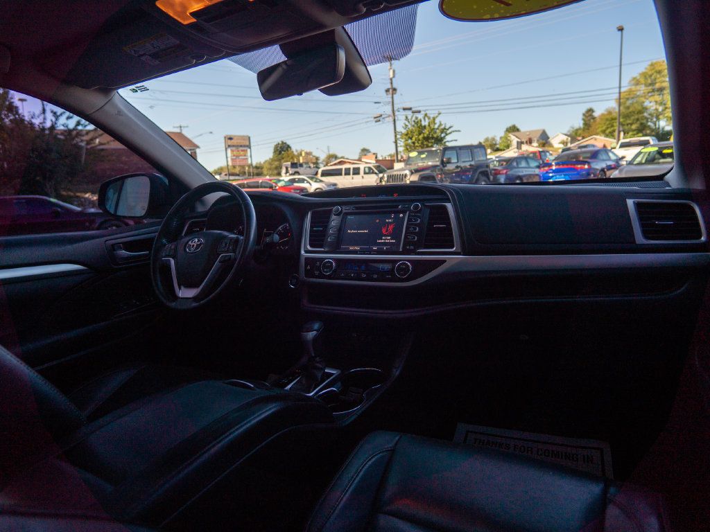 Used 2017 Toyota Highlander XLE w/ Protection Package #3 AWD/4WD image 15