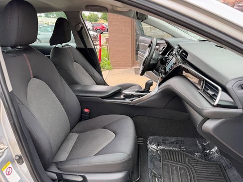 Used 2019 Toyota Camry LE FWD image 13