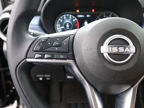 Used 2025 Nissan Versa SV image 31