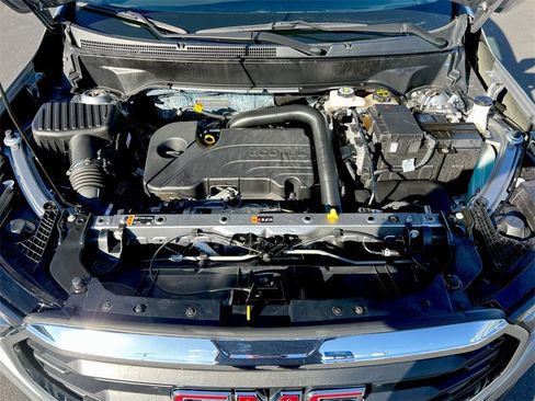 Used 2024 GMC Terrain SLE w/ Driver Convenience Package image 24