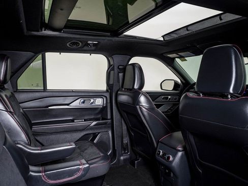 Used 2025 Ford Explorer ST image 16