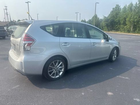 Used 2017 Toyota Prius V Five w/ Advanced Technology Package FWD image 4