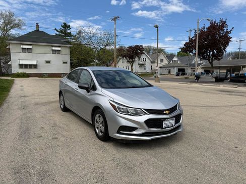 Used 2017 Chevrolet Cruze LS FWD image 1