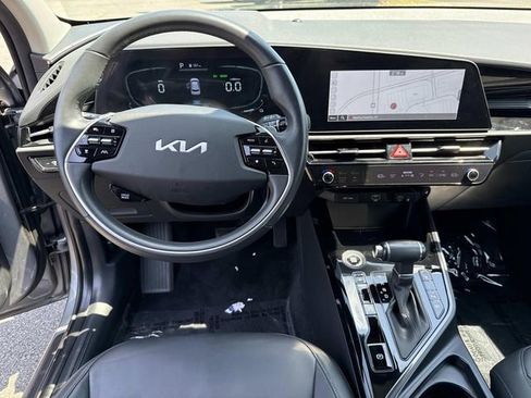 Used 2023 Kia Niro EX FWD image 17