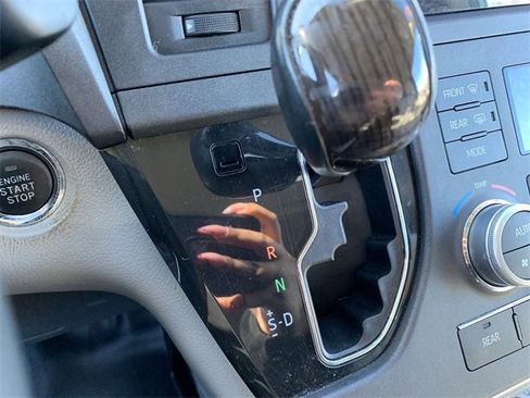 Used 2020 Toyota Sienna Limited image 25