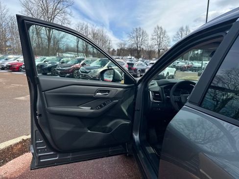 Used 2026 Nissan Rogue SV w/ SV Premium Package image 12