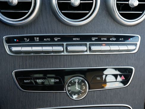 Used 2019 Mercedes-Benz C 300 4MATIC Sedan image 23