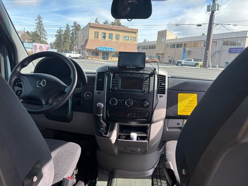 Used 2018 Mercedes-Benz Sprinter 2500 image 10