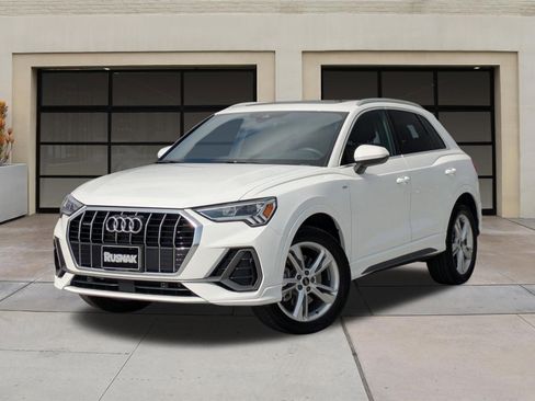 Used 2023 Audi Q3 2.0T Premium w/ Convenience Package AWD/4WD image 3