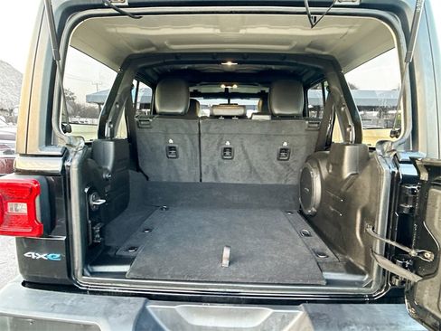 Used 2022 Jeep Wrangler Unlimited Sahara w/ Cold Weather Group image 30