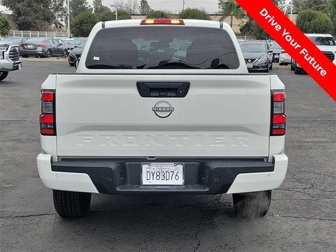 Certified 2025 Nissan Frontier SV RWD image 5