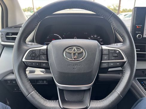 Used 2025 Toyota Sienna XLE FWD image 24