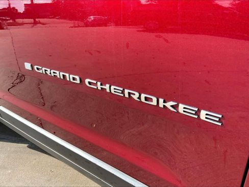 Used 2023 Jeep Grand Cherokee Laredo w/ Luxury Tech Group I image 30