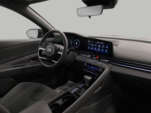 Certified 2025 Hyundai Elantra SEL FWD image 18