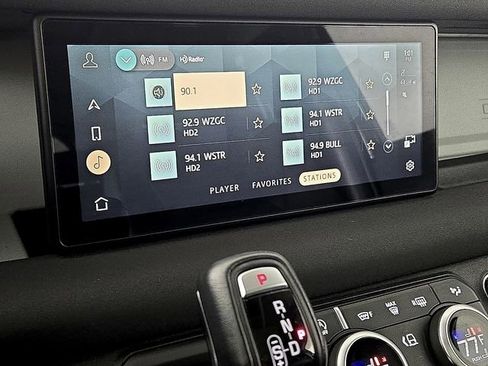 Used 2023 Land Rover Defender 90 SE image 18