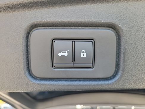 Certified 2026 Nissan Pathfinder Platinum FWD image 9